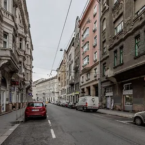 https://downtown-charm-in-budapest.inbudapesthotels.com